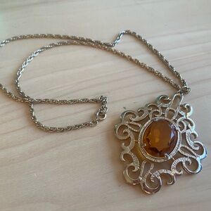 Vintage Sarah Coventry Made in Canada 🇨🇦 Royal Flair Pendant Gold Tone Necklace